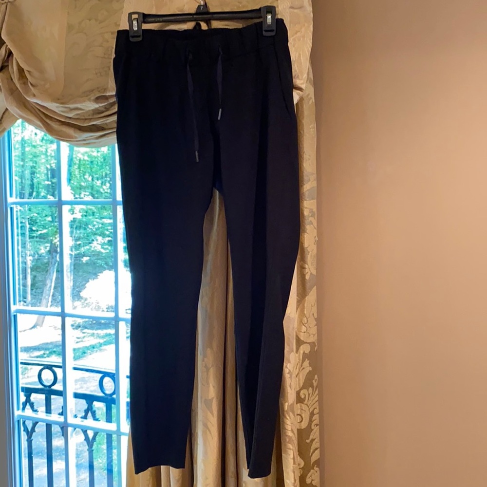 Sz.4 lululemon joggers black